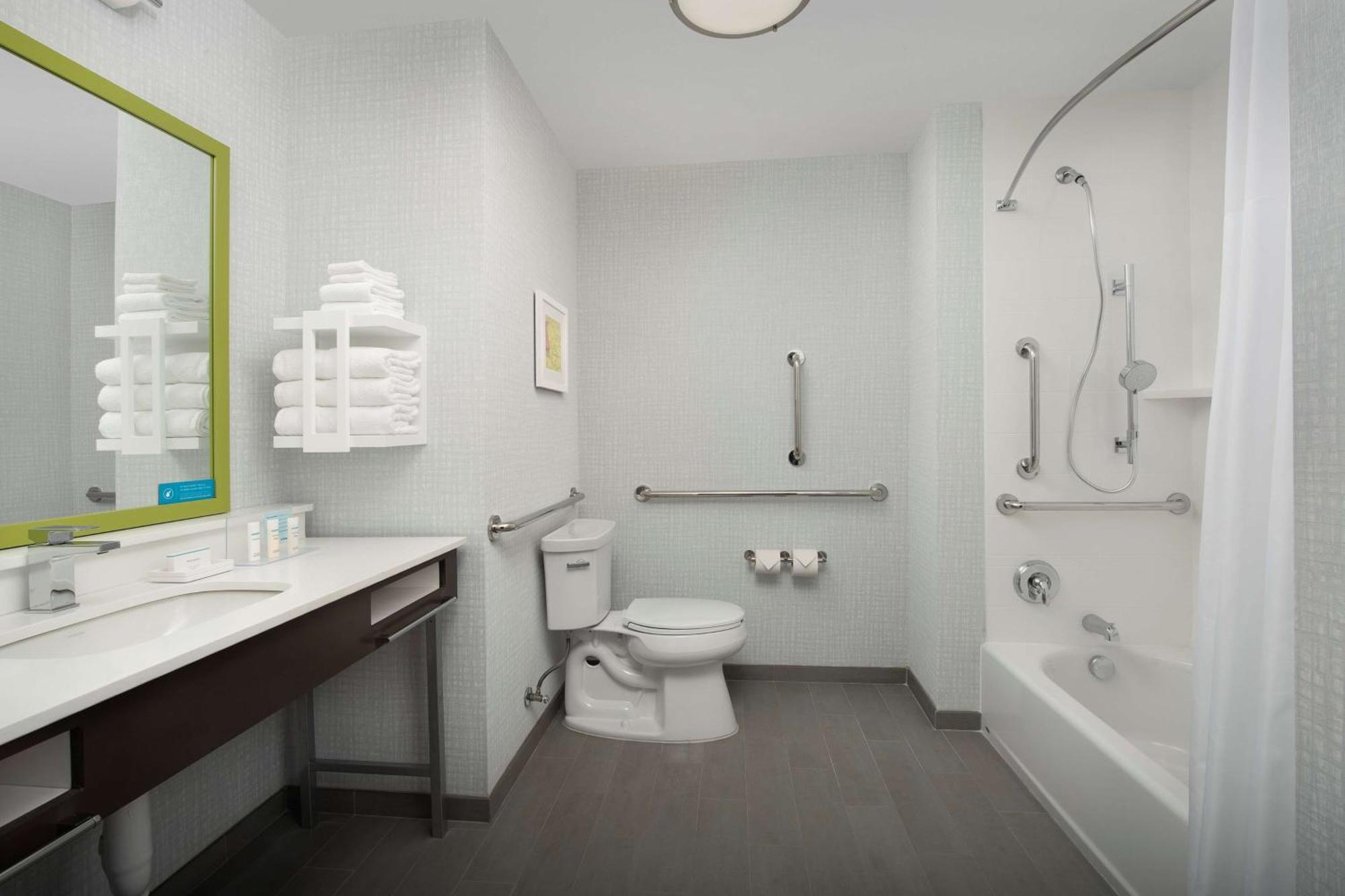 Hampton Inn & Suites Charlotte Airport Lake Pointe Bagian luar foto