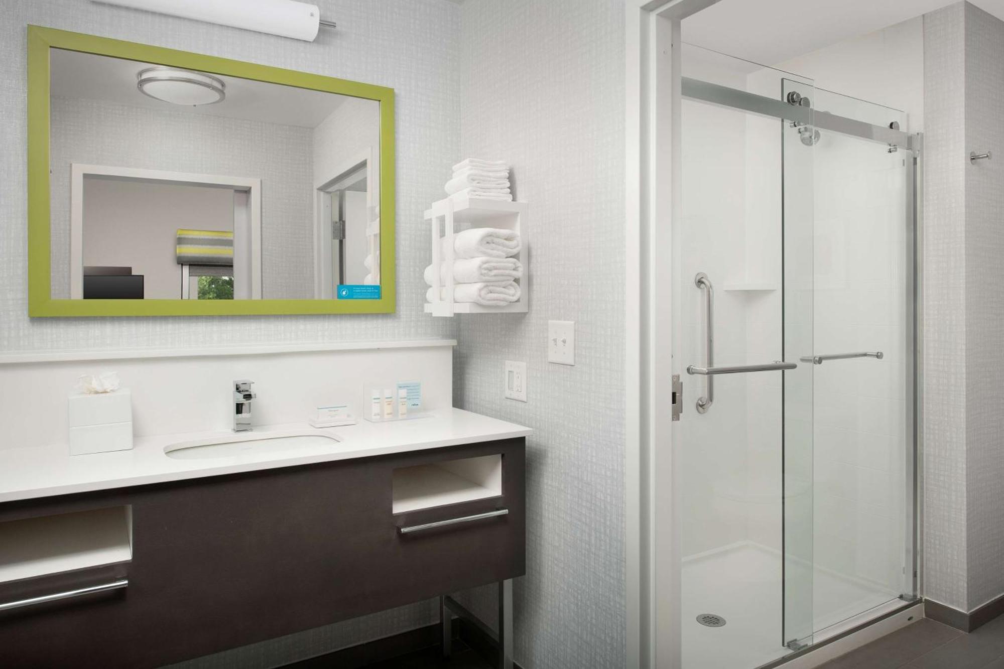 Hampton Inn & Suites Charlotte Airport Lake Pointe Bagian luar foto