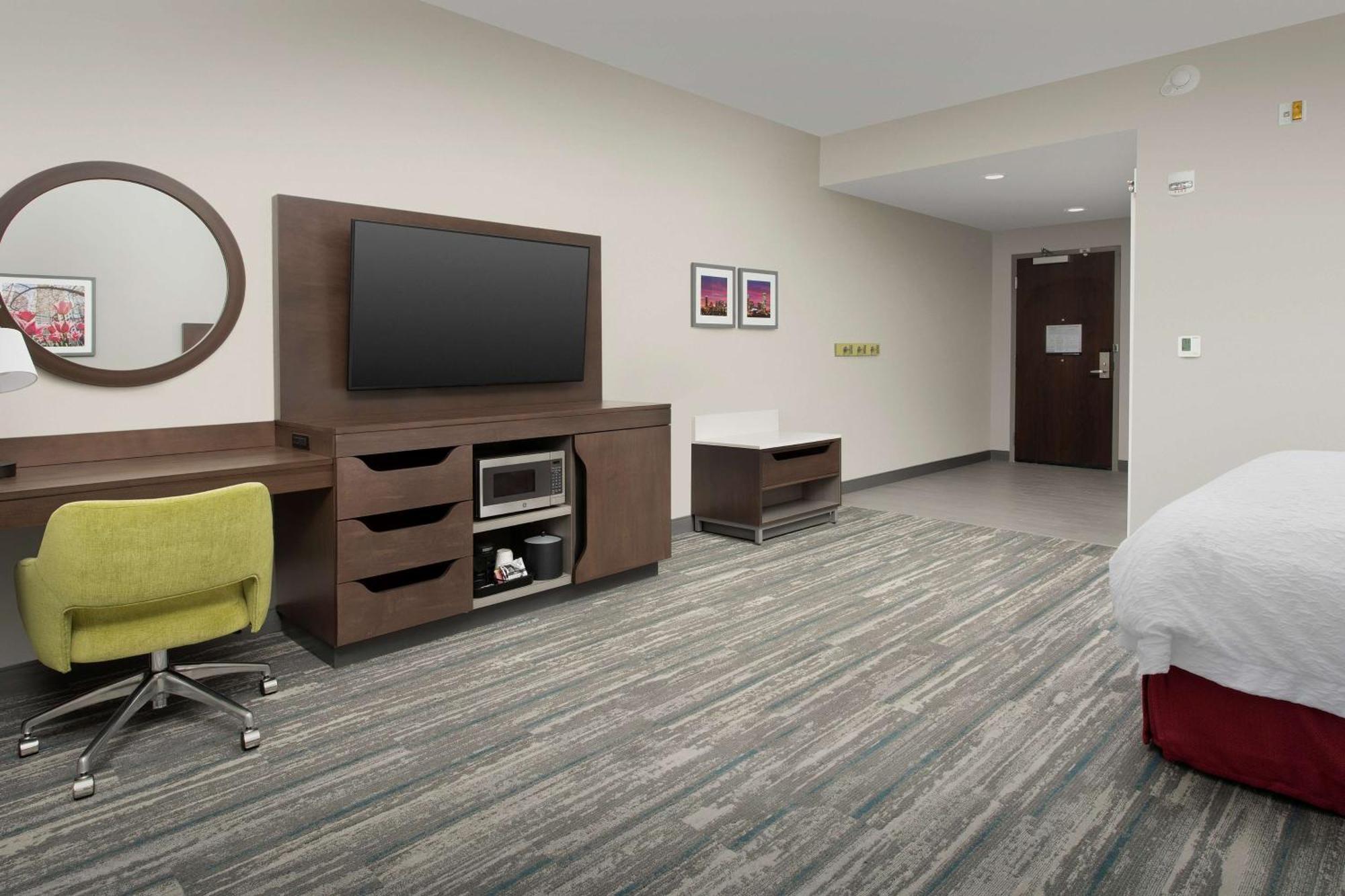 Hampton Inn & Suites Charlotte Airport Lake Pointe Bagian luar foto