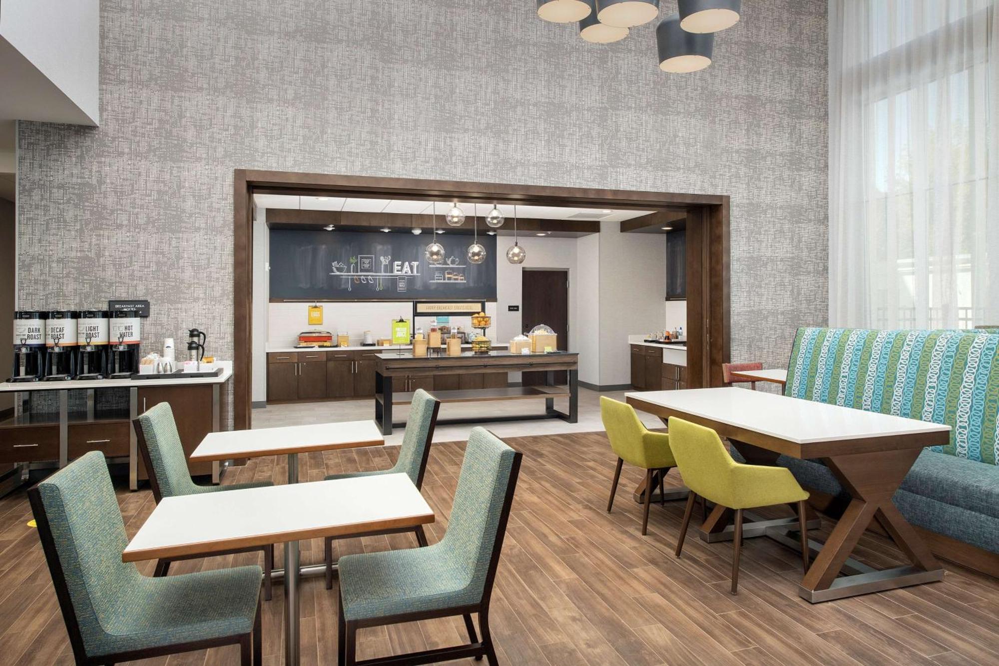 Hampton Inn & Suites Charlotte Airport Lake Pointe Bagian luar foto