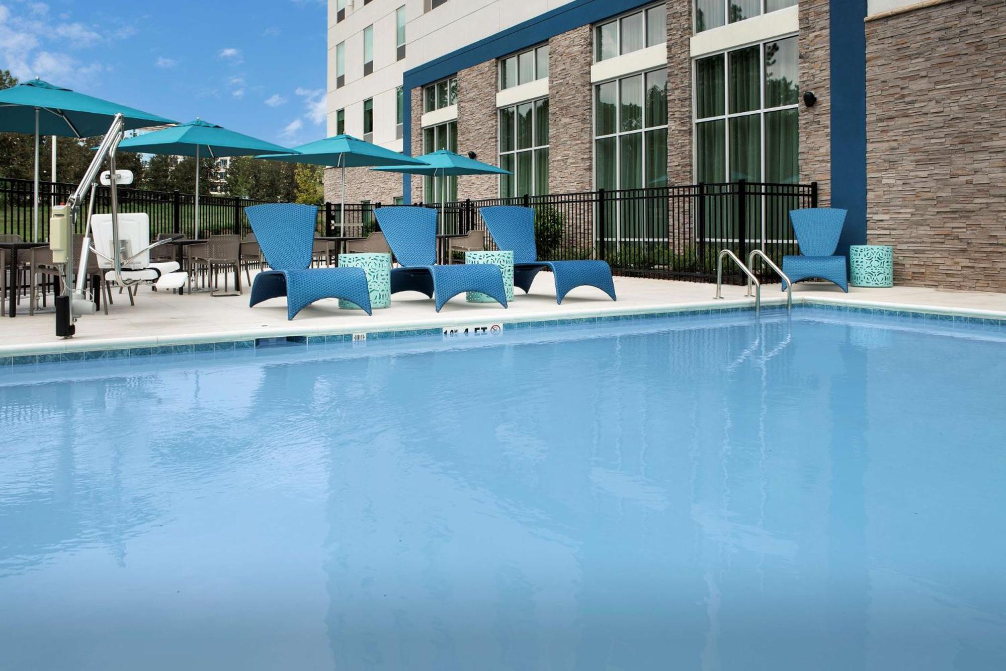 Hampton Inn & Suites Charlotte Airport Lake Pointe Bagian luar foto