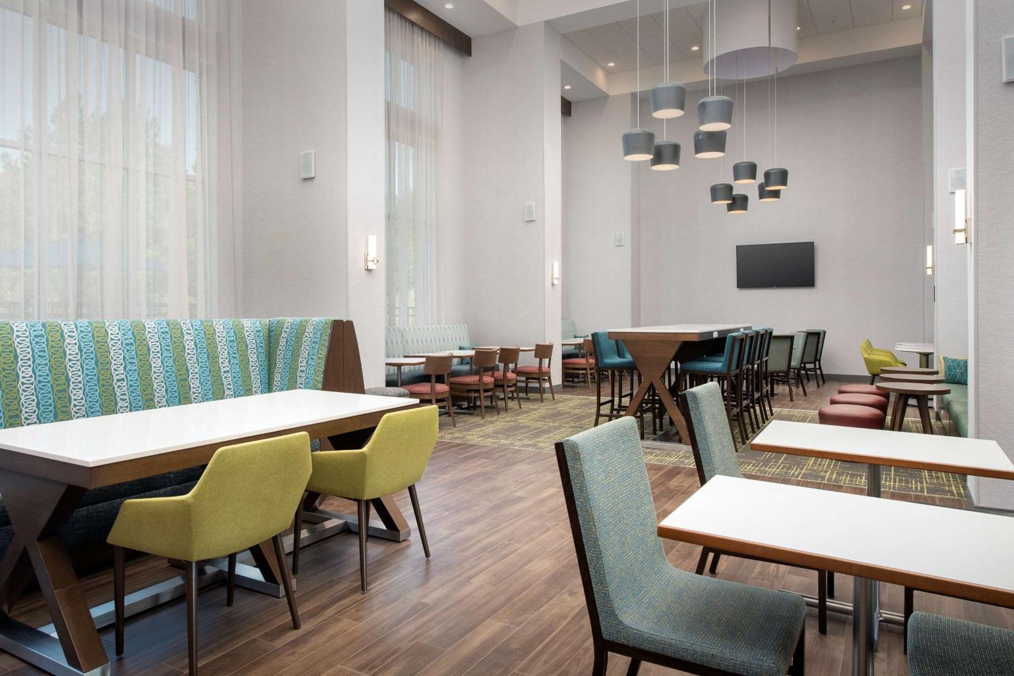 Hampton Inn & Suites Charlotte Airport Lake Pointe Bagian luar foto