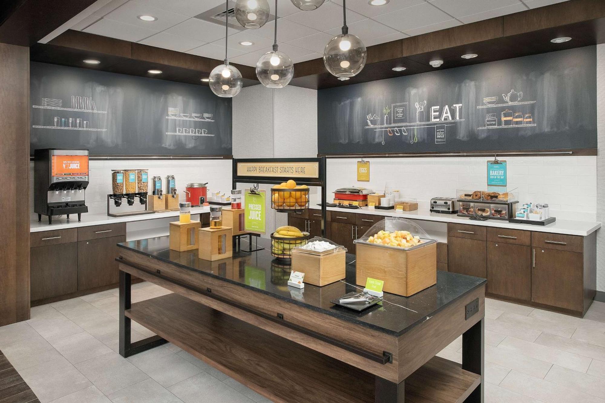 Hampton Inn & Suites Charlotte Airport Lake Pointe Bagian luar foto