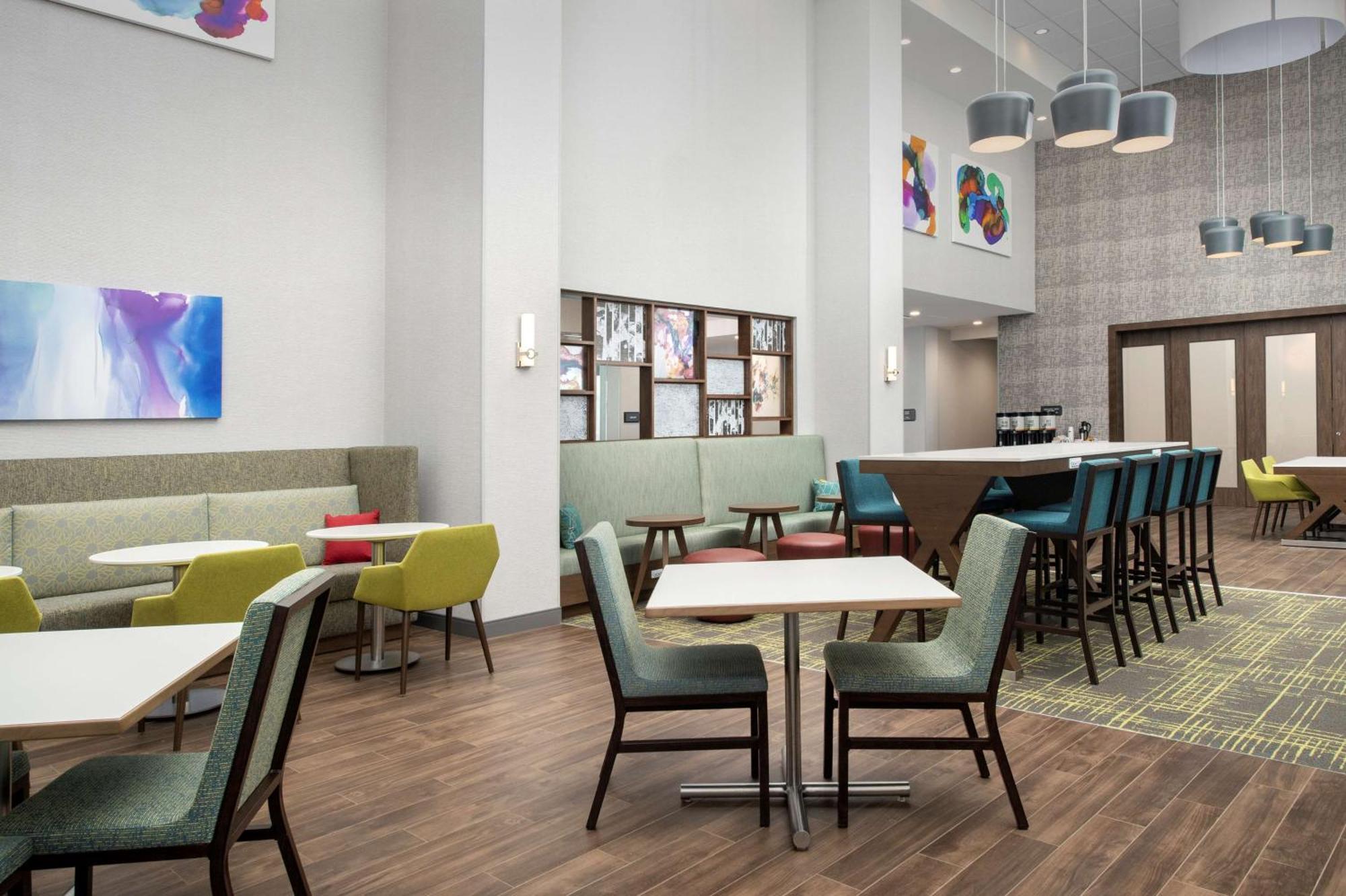 Hampton Inn & Suites Charlotte Airport Lake Pointe Bagian luar foto